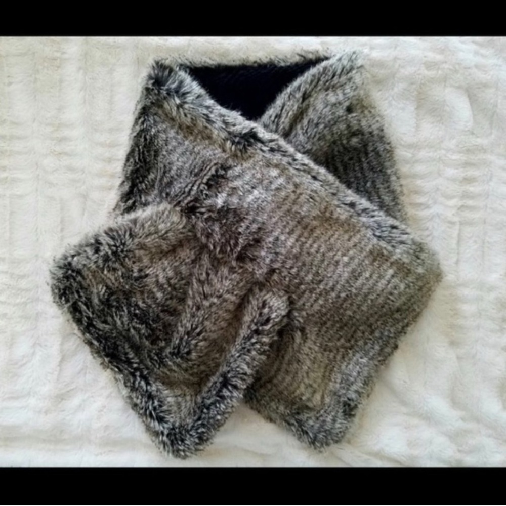 Stella & Dot Reversible Crossover Scarf/Shawl Black Cable Knit Faux Fur